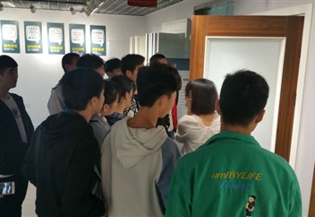 迈出校门，引导学生职业期待-----新利18luck在线娱乐网_www.18luck.me学生认知实习纪实